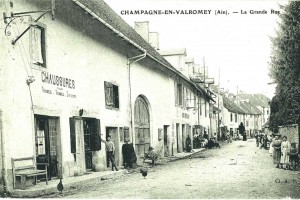 La rue centrale de Champagne-en-Valromey